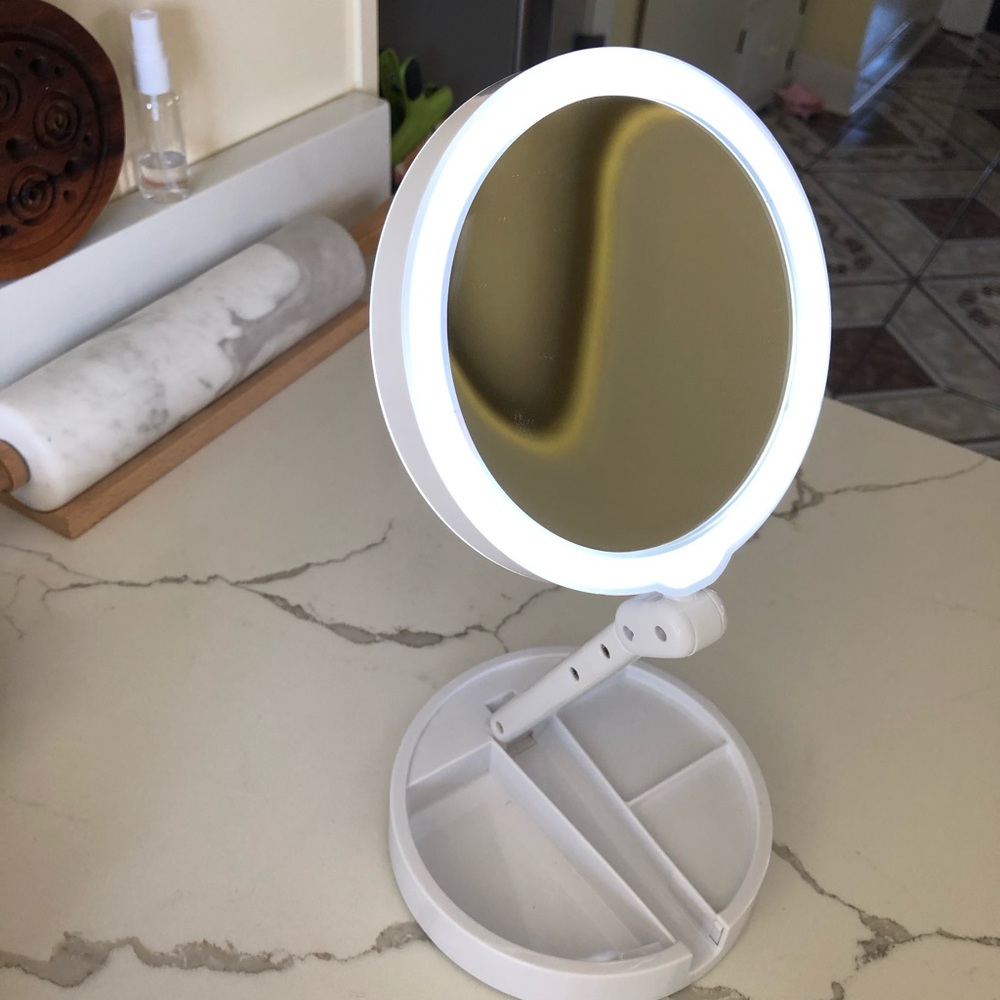 Makeup mirror